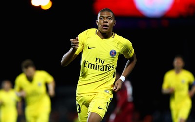 球王会热评-什琴斯尼这手套颜色够骚气